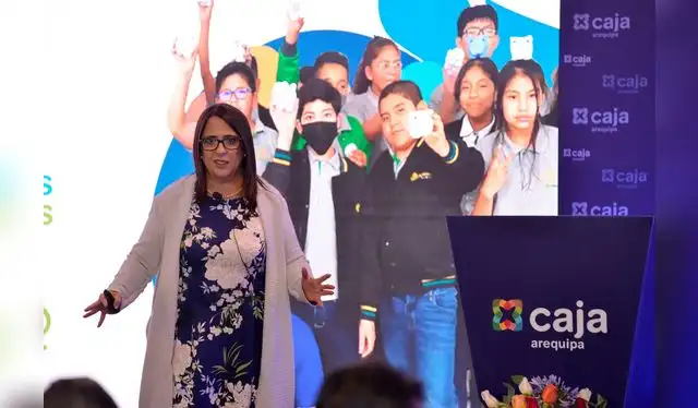  Caja Arequipa mantiene su liderazgo siendo la primera caja del país .   