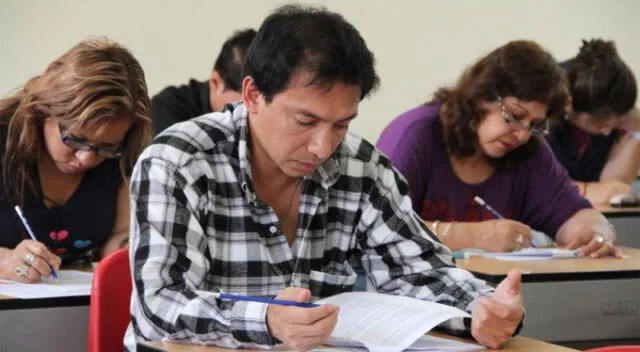  Ministerio de Educación brindó un bono de S/950 a auxiliares y docentes nombrados. Foto: Andina   
