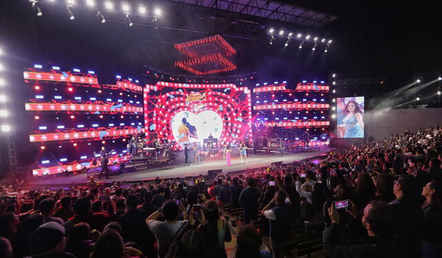 Corazón Serrano brindó un miltitudinario concierto en el Parque de la Exposición. Foto: Antonio Melgarejo/La República 