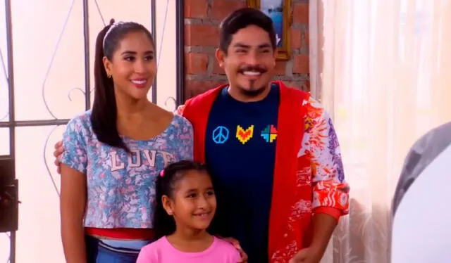 Joel y 'Patty' presentaron a 'Clarita' como su hija adoptiva ante los Gonzales. Foto: América TV   
