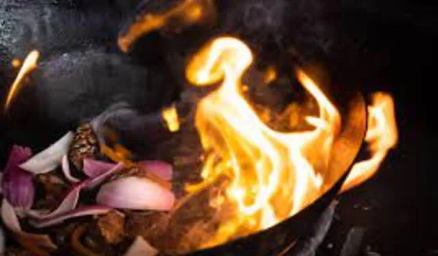 El lomo saltado se prepara en el wok. Foto: Google 