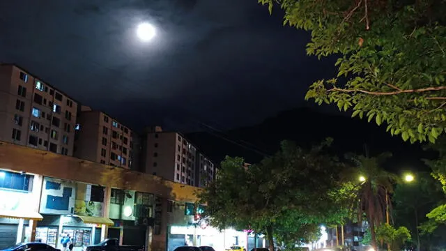  Superluna Azul del 30 de agosto en el cielo de Mérida, Venezuela. Foto: X/@FedericoYanez<br><br>    