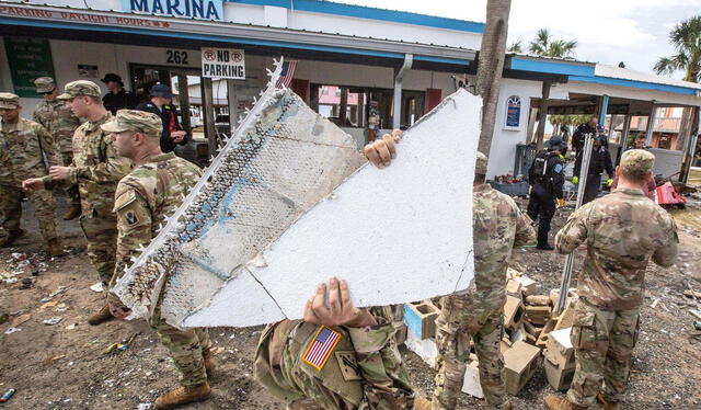 Agentes de la Guardia Nacional apoyando con la limpieza y reconstrucción en Florida tras el huracán Idalia. Foto: EFE   