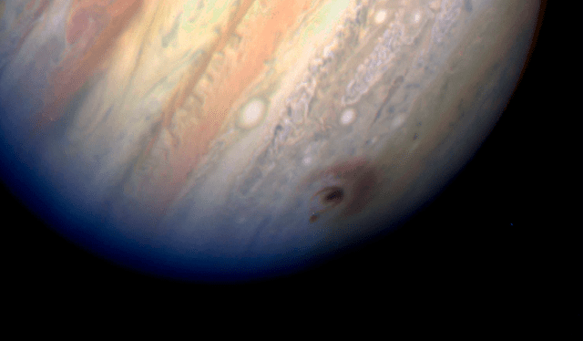  Júpiter ha recibido múltiples impactos, como el de esta imagen, causado por el cometa Shoemaker-Levy 9. Foto: NASA    