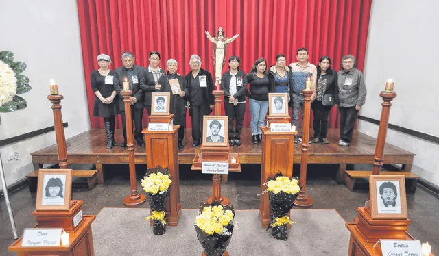  Juntos. Se identificaron los restos de cinco estudiantes. Foto: Antonio Melgarejo/La República   