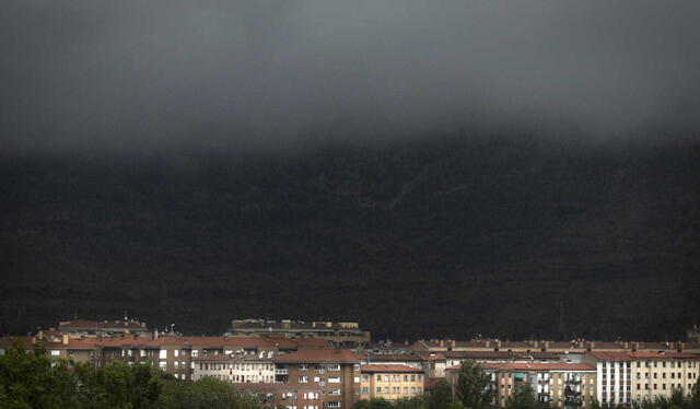 Según datos de la Agencia Estatal de Meteorología (AEMET), el último viernes, en algo más de dos horas, se registraron 62 litros de lluvia en Pamplona. Foto: EFE   