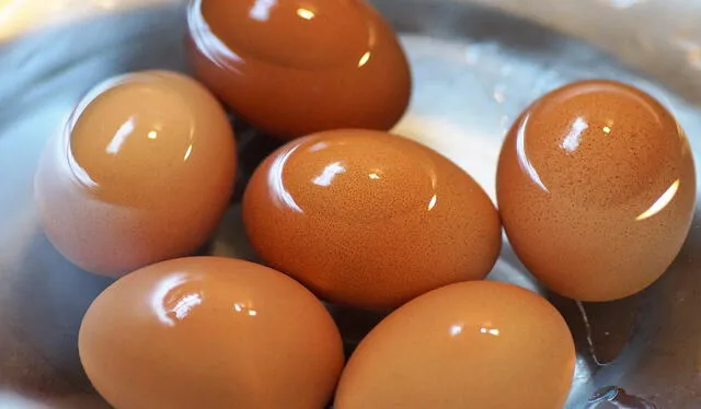  Lavar los huevos con agua fría no es recomendable. Foto: difusión   