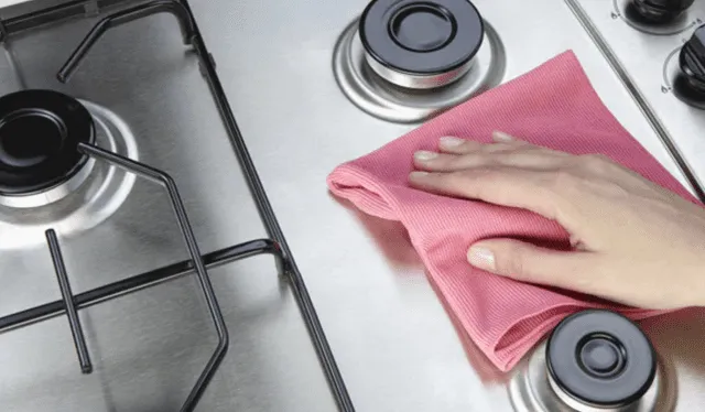Se puede usar un paño húmedo para limpiar la cocina o estufa. Foto: Colineal    