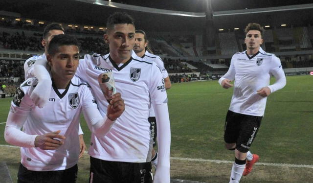 Hurtado y <strong>Raphinha</strong> hicieron una buena dupla de ataque. Foto: difusión.   