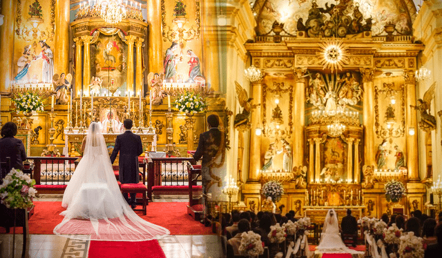  Algunas personas tienen el sueño de casarse en alguna iglesia del centro de Lima. Foto: LR   