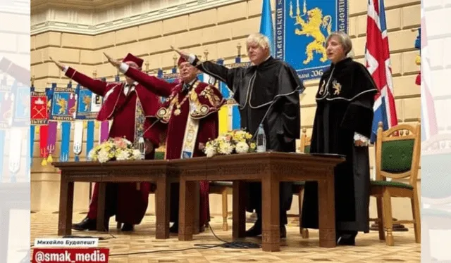  Publicaciones en español sostuvieron que el británico Boris Johnson hizo el saludo fascista. Foto: captura Facebook   