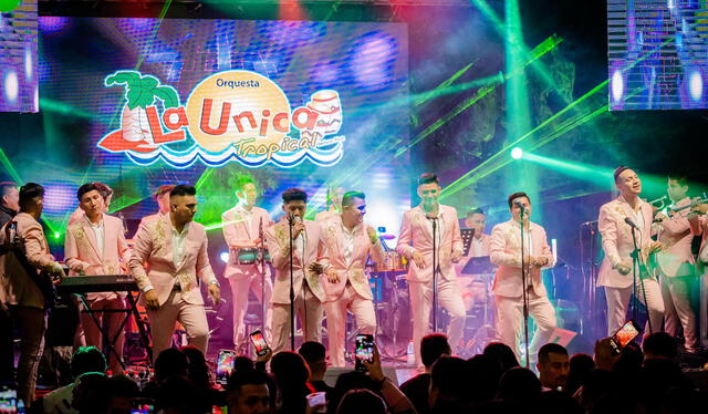  Con su estilo, la orquesta brilló en la noche de Santiago. Foto: La Única Tropical   