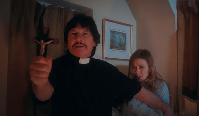 La película tendría una secuela con el padre Jozsef emprendiendo otra aventura de exorcismo. Foto: Uncork’d Entertainment   