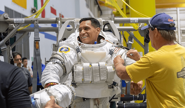  Antes de ser astronauta, Rubio fue piloto en el Ejército de Estados Unidos. Foto: NASA   