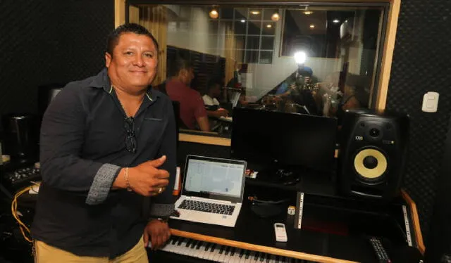 Además de dedicarse a la música, Robert Muñoz estudió Educación y Administración y Ciencias Policiales, según la Sunedu. Foto: Karibeña   
