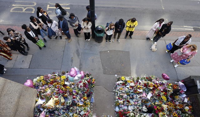 Homenaje a la menor de 15 años que murió en una calle de Croydon, Londres. Foto: Geoff Pugh/Telegraph   