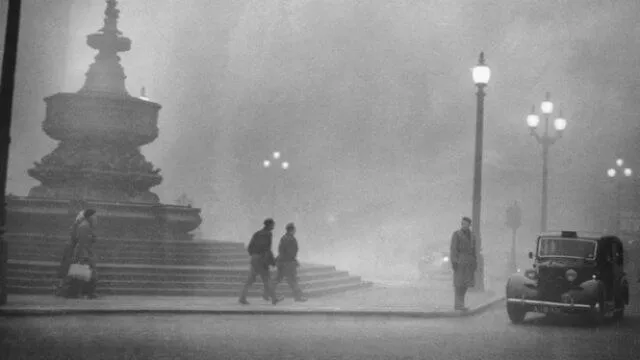 Los londinenses creyeron en un inicio que se trataba de una niebla usual. Foto: BBC   
