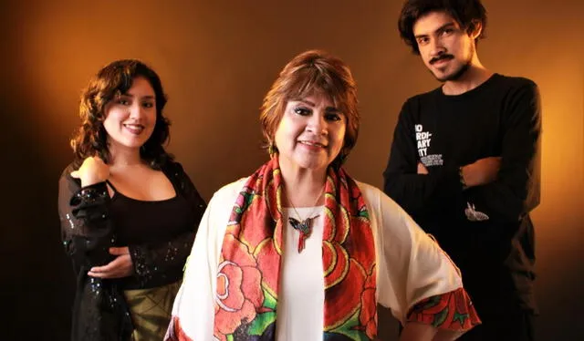 Carmen Gutiérrez junto a Scarlett y Sebastián Salazar Gutiérrez, sus hijos y productores musicales. Foto: Difusión.   