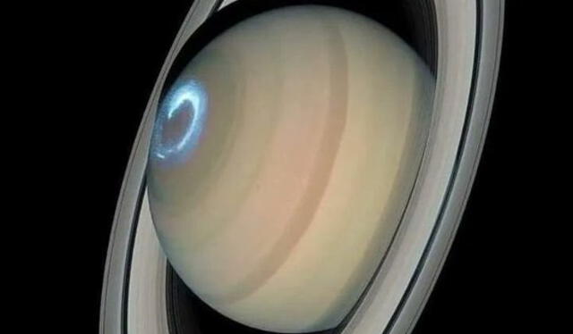 Las lunas de Saturno están mucho más lejos que sus anillos. Foto: NASA   