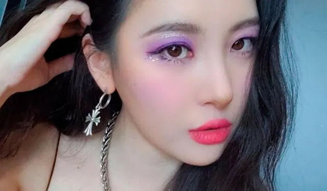  Maquilla de idols de k-pop suelen ser llamativos en los ojos y labios. Foto: Twitter    