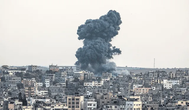  Represalia. Por lo menos 150 objetivos civiles fueron bombardeados por la aviación israelí ayer domingo. Foto: difusión    