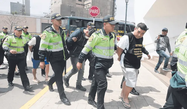  Capturados. Miembros del Dragón Rojo de Taiwán fueron trasladados a la sede de la Dirincri. Foto: difusión    