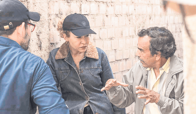  Escena. Como Ángela junto a Damián Alcázar (derecha) y José Méndez (izquierda). Foto: difusión    