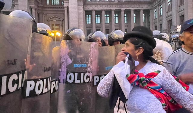  La Policía Nacional del Perú resguarda el Poder Judicial. Foto: Rosa Quincho/ La República 