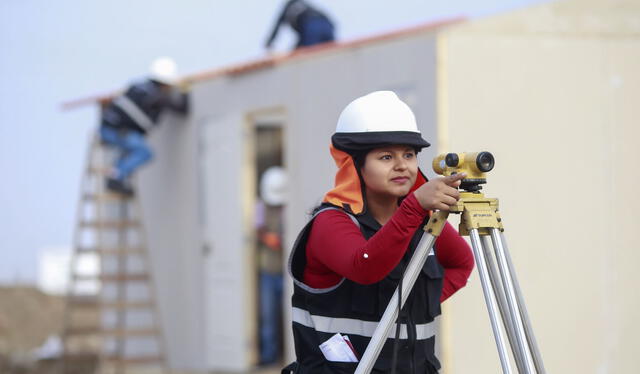 Ingeniería Civil es la carrera de esta rama con mayor demanda laboral en Perú. Foto: Andina   