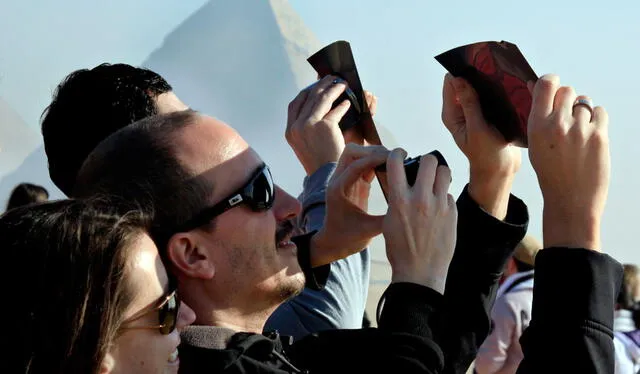 El Instituto nacional de Salud Ocular recomendó utilizar gafas especiales para observar el eclipse solar. Foto: APF   