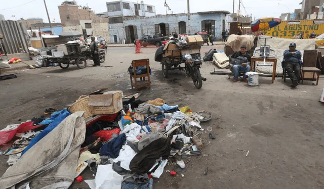  En Tacora, la mayoría de artículos son vendidos a precios económicos debido a su estado. Foto: La República/Luis Enrique Saldaña   