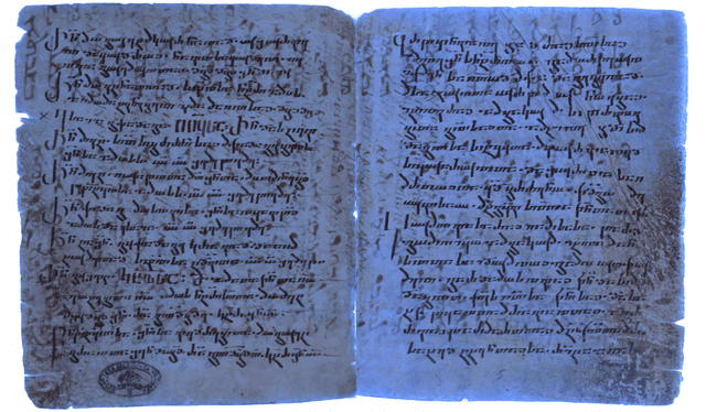 El fragmento de la traducción del Nuevo Testamento es visible bajo luz ultravioleta. Foto: Biblioteca Vaticana   