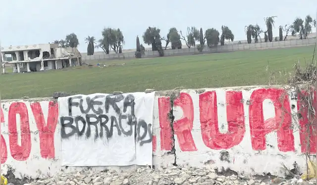  Mensaje. Una banderola dejada cerca del campo del EGB. Foto: difusión    