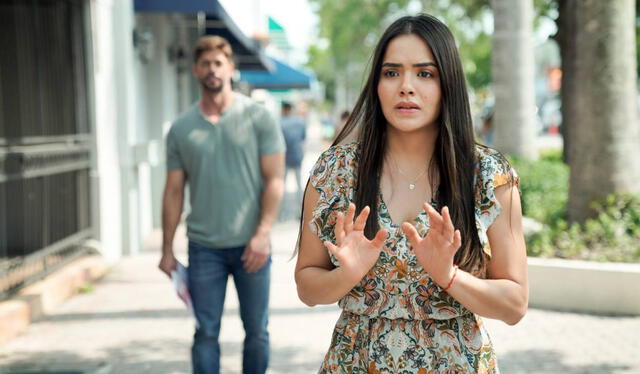 ‘Vuelve a mí’ está protagonizada por William Levy y Samadhi Zendejas, quienes interpretan a Santiago y Nuria, respectivamente. Foto: Telemundo   