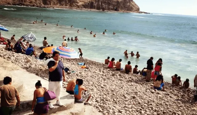  Las aguas y metros de arena atraían a veraneantes que buscaban disfrutar del sol y el oleaje. Foto: difusión   