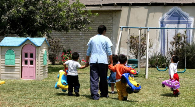  Usualmente, los niños abandonados son ubicados en un albergue. Foto: Andina   