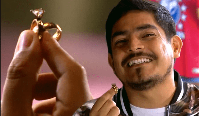 Joel compró el anillo que 'Pepe' y 'Tito' encontraron en el desagüe. Foto: América TV. 