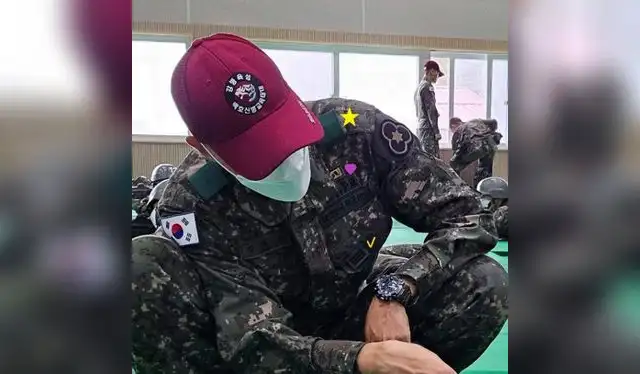  J-Hope como instructor de un equipo especial de soldados en el servicio militar. Foto: Fandom ARMY   