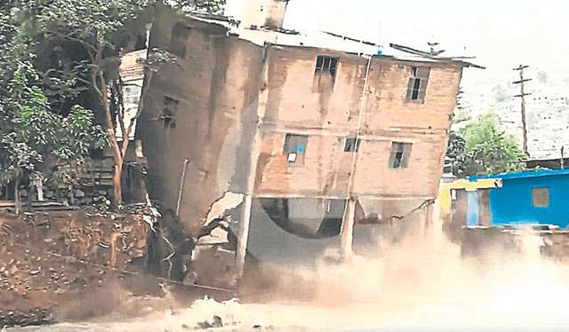  Ciclón Yaku. Crecida del río Rímac derrumbó casa en Chosica. Foto: difusión    