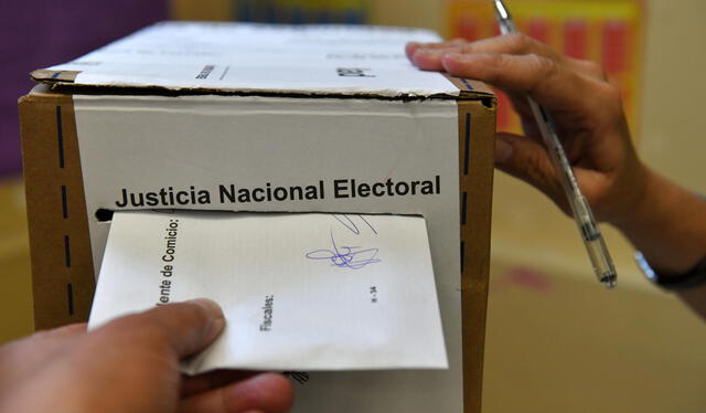 Más de 35 millones de argentinos estuvieron llamados a participar del balotaje presidencial. Foto: EFE   