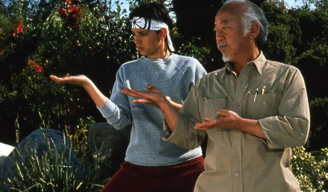 Macchio y 'Pat' Morita compartieron roles en la trilogía original de ‘Karate Kid’. Foto: Sony Pictures   