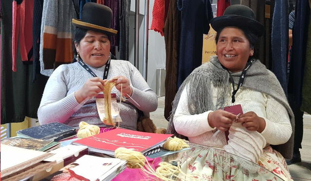  Artesanas puneñas del CMA en Perú Moda 2018. Foto: CMA   