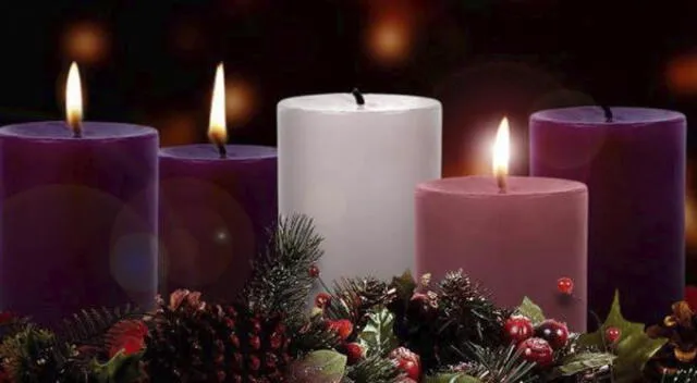 Dentro de la corona de adviento son 3 velas moradas y una rosada. Foto: Difusión 