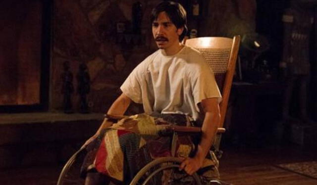  Wallace Bryton (Justin Long), en silla de ruedas, descubre que le amputaron una pierna. Foto: A24   