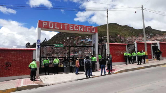  Esta es la fachada del Colegio Politécnico Huascar. Foto: Radio Onda Azul 