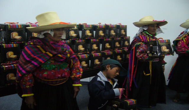  Los comuneros de Marayhuaca son los pioneros en la fabricación de panetón con hongos comestibles. Foto: Andina    