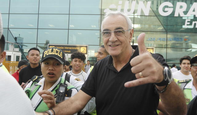 Jorge Fossati arribó a Lima el sábado 16 de diciembre. Foto: La República   