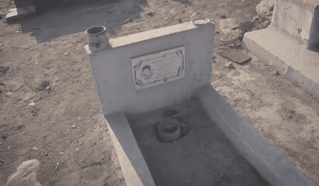  Una de las múltiples tumbas de un niño en el Cementerio de los Fantasmas. Foto: Claux.7/YouTube   
