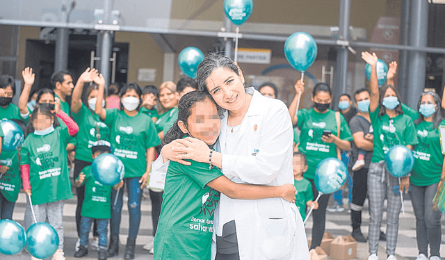  Ángel. Dra. Benavides con otro de los pacientes operados. Foto: difusión    