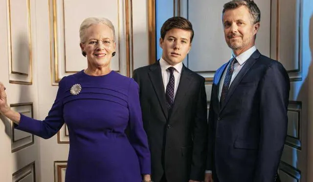 La reina Margarita II junto con su hijo, el heredero al trono, Felipe X, y su nieto Christian. Foto: RTVE   